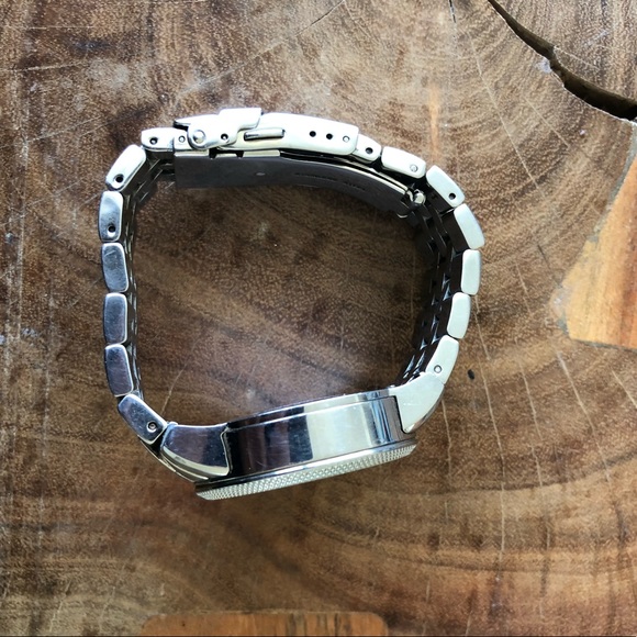 Michael Kors silver/mother of pearl, water resistant, extra links & new battery. - Picture 4 of 6